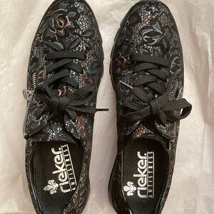 Women's Rieker Doris Rose Black shoes, Size 39, Medium width, barely worn